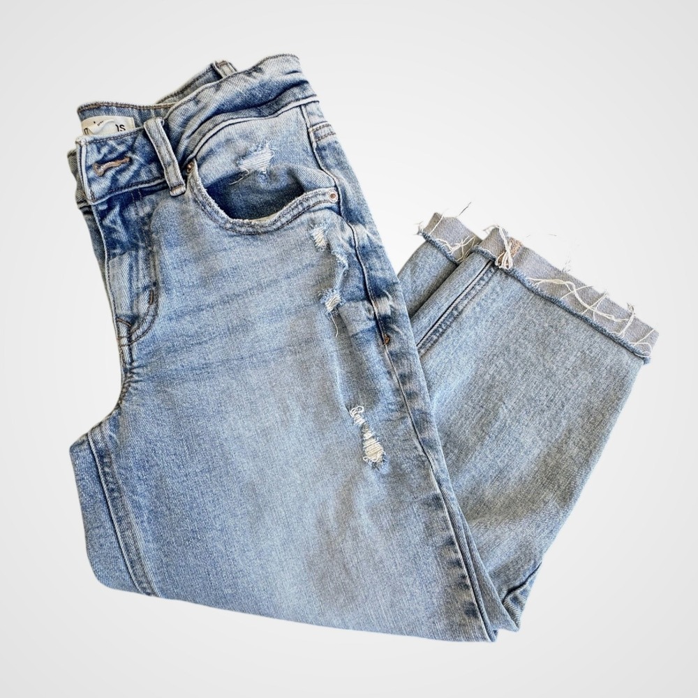 Maurices M Jeans Women 4 Light Wash Distressed Mid Rise Cropped Frayed Hem Denim
